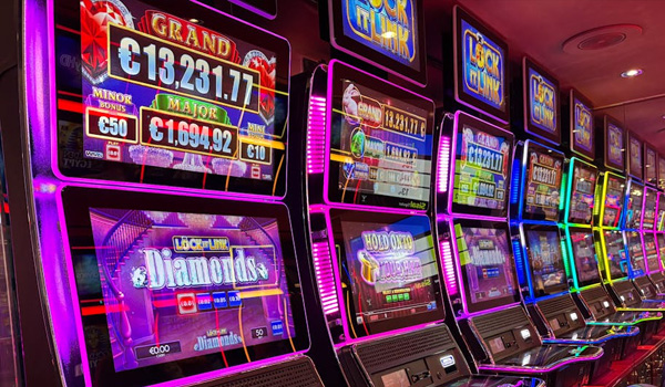 (張志杰律師曾承辦案件)集體收賄包庇賭博電玩 6官警判刑10個月到18年半